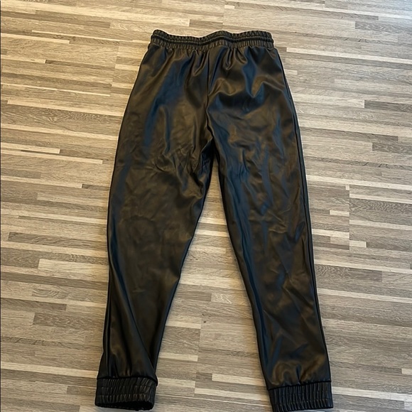 LEATHER JOGGERS 😍👖 - Picture 3 of 4